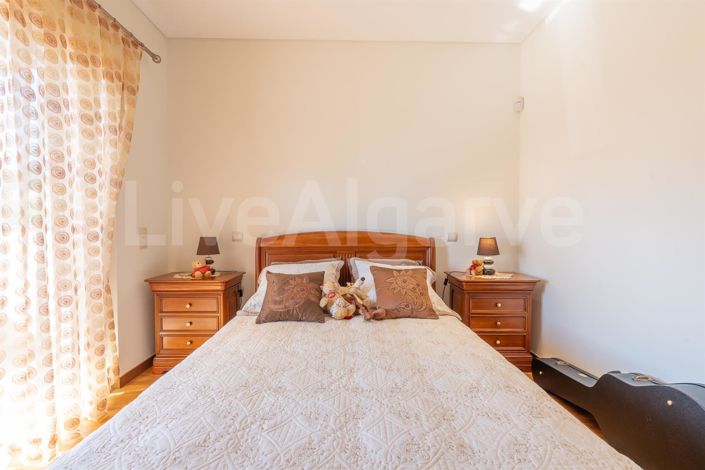 Image No.23-4 Bed House for sale