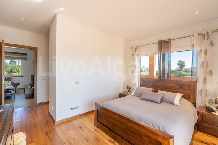 Image No.29-4 Bed House for sale