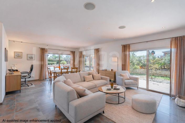 Image No.6-4 Bed House for sale