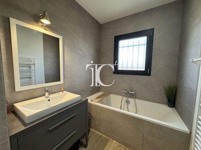 Image No.11-3 Bed House for sale