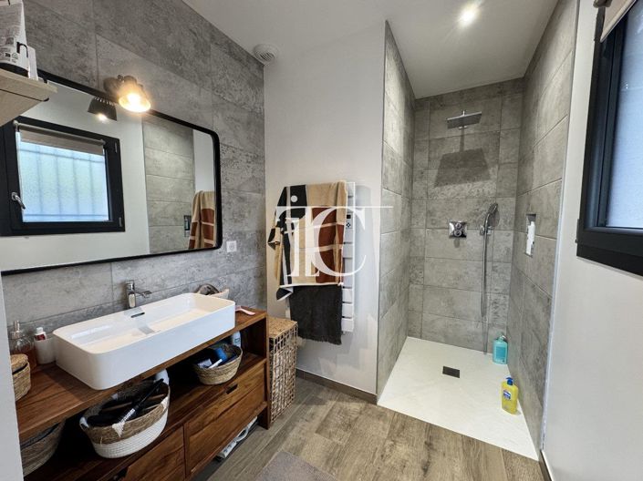 Image No.12-3 Bed House for sale