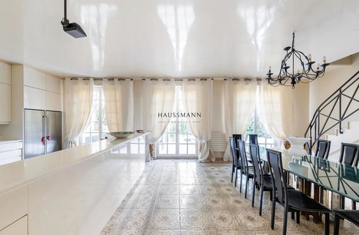 Image No.5-7 Bed Property for sale