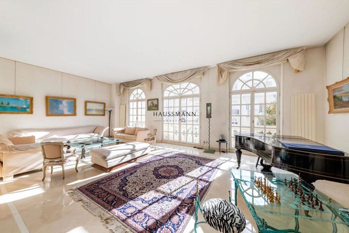 Image No.6-7 Bed Property for sale