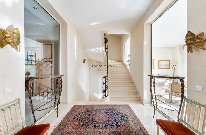 Image No.8-7 Bed Property for sale