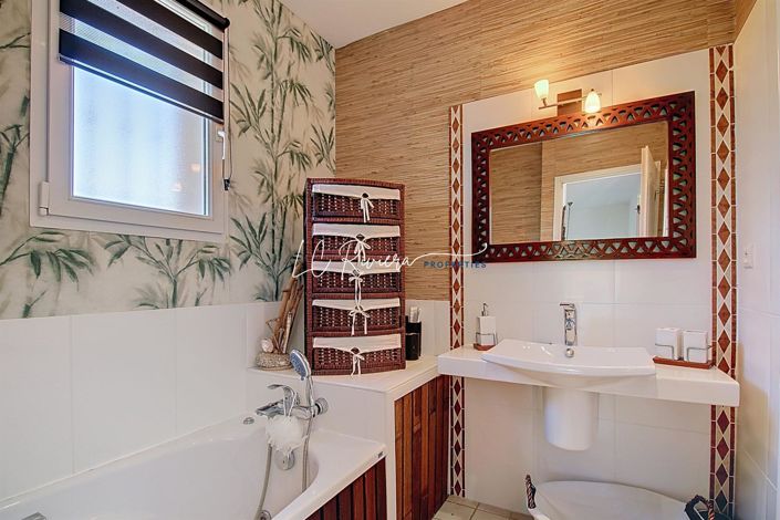 Image No.10-4 Bed House for sale