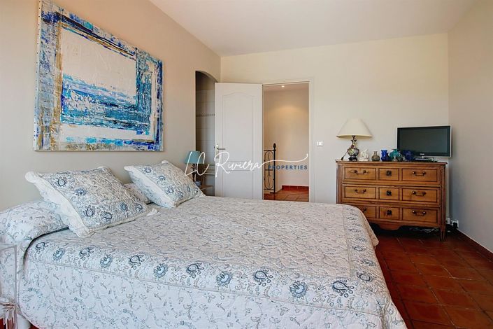 Image No.10-5 Bed House for sale