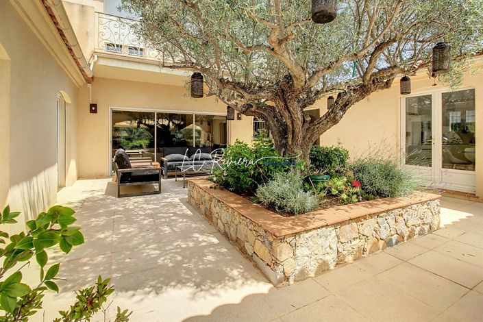 Image No.11-5 Bed House for sale