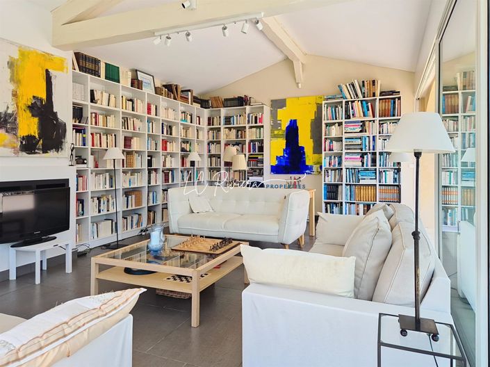 Image No.3-5 Bed House for sale