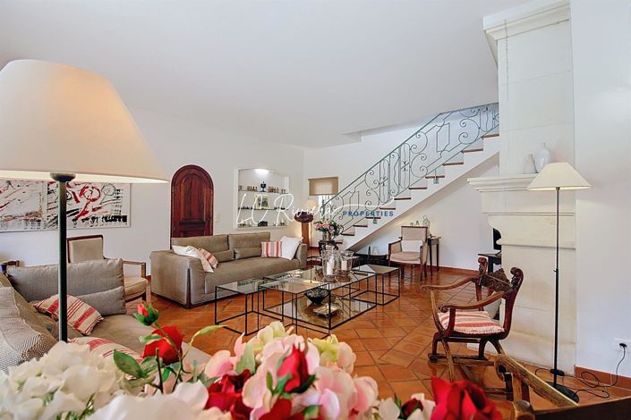 Image No.6-5 Bed House for sale