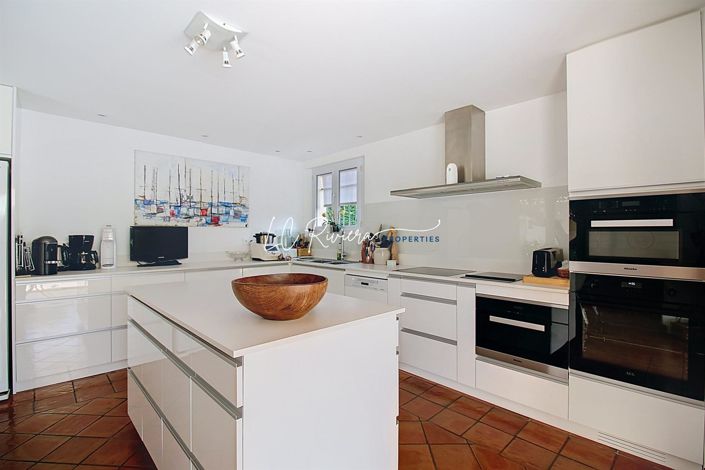 Image No.7-5 Bed House for sale