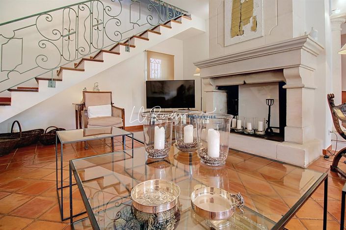 Image No.8-5 Bed House for sale