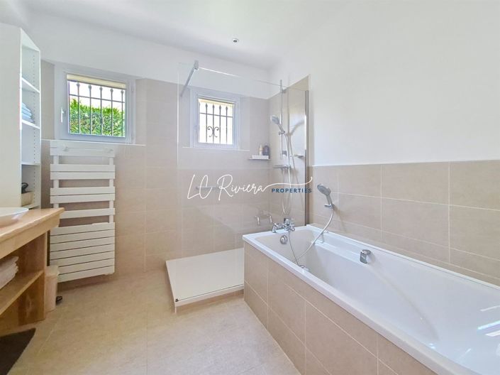 Image No.9-5 Bed House for sale