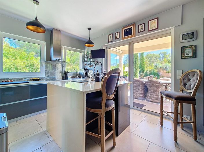 Image No.6-4 Bed House for sale