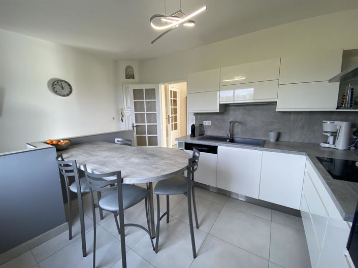 Image No.11-5 Bed House for sale