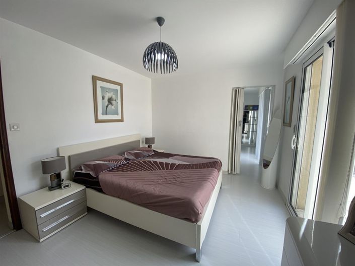 Image No.19-5 Bed House for sale