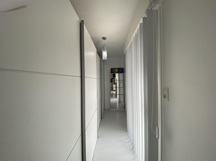 Image No.20-5 Bed House for sale