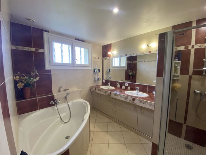 Image No.21-5 Bed House for sale