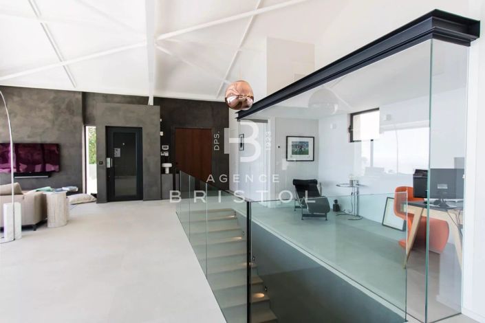 Image No.11-3 Bed House for sale