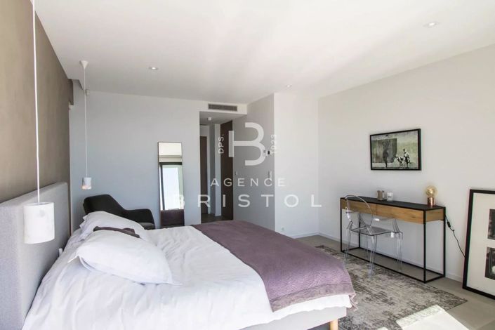 Image No.17-3 Bed House for sale