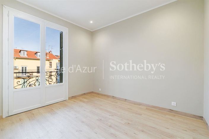 Image No.17-2 Bed Apartment for sale