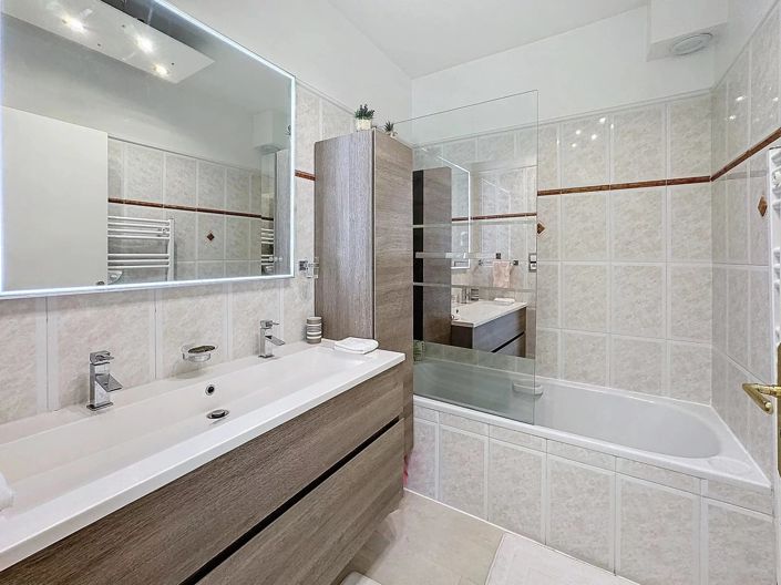 Image No.10-3 Bed Apartment for sale