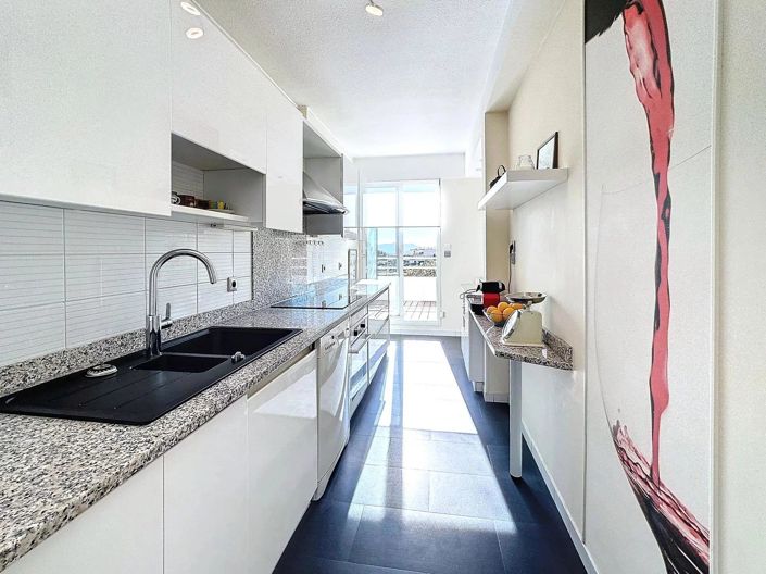 Image No.6-3 Bed Apartment for sale