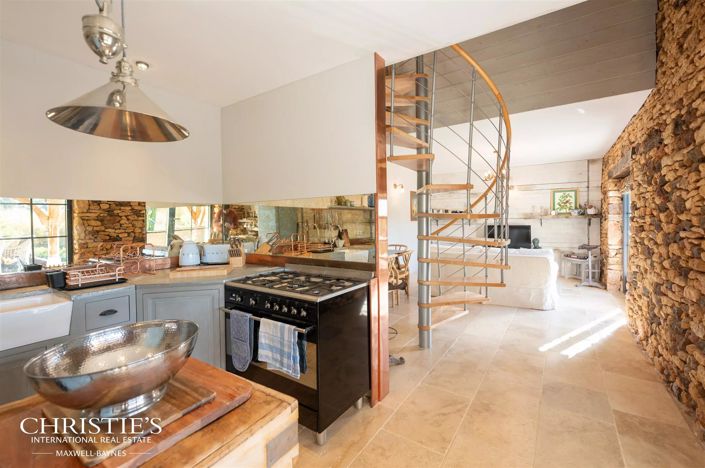 Image No.17-6 Bed House for sale