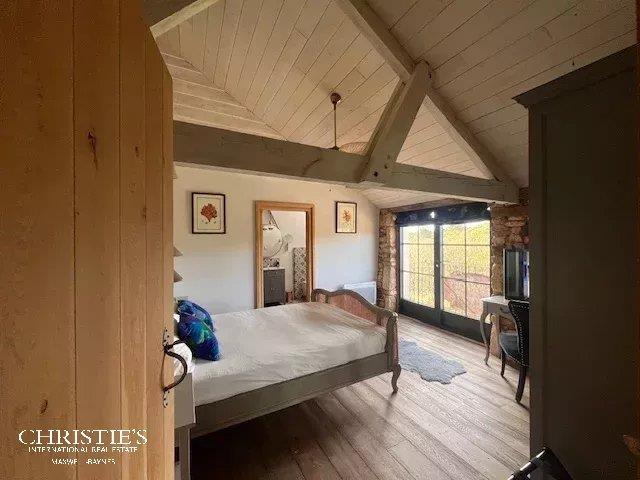 Image No.19-6 Bed House for sale