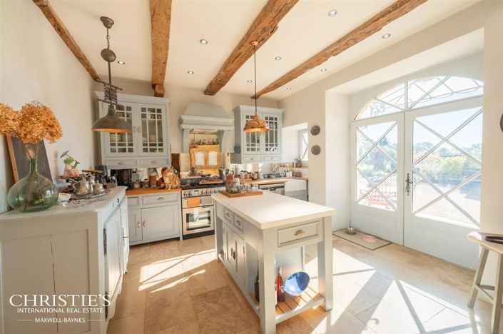 Image No.5-6 Bed House for sale