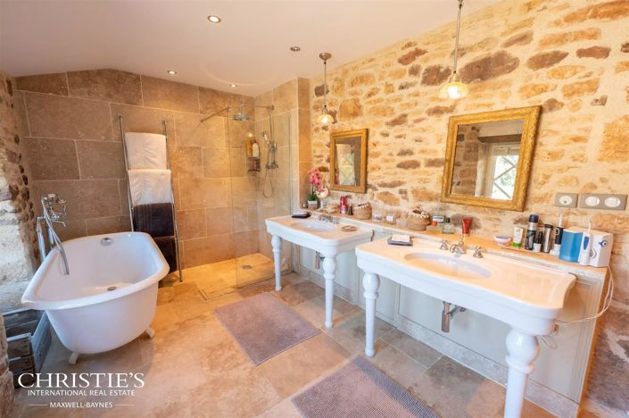 Image No.8-6 Bed House for sale