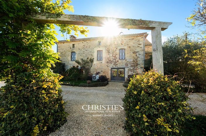 Image No.8-6 Bed House for sale