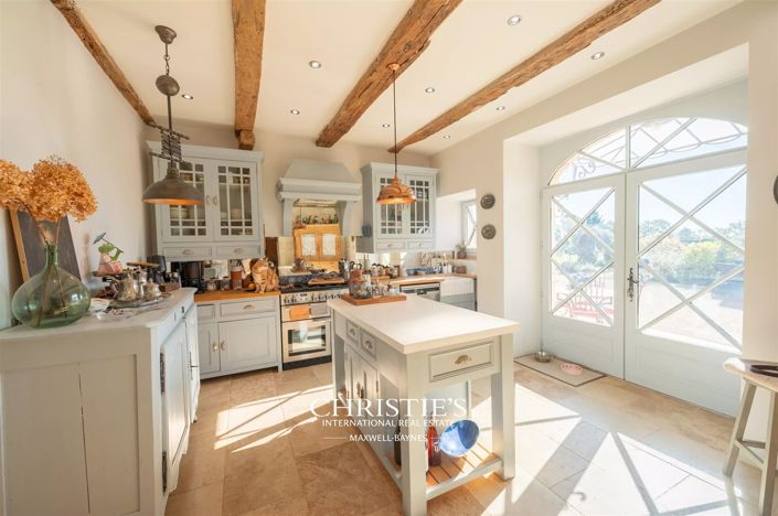 Image No.9-6 Bed House for sale