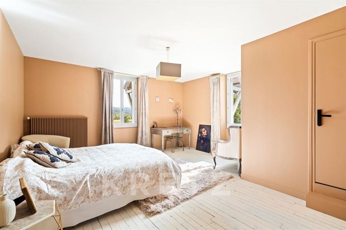 Image No.8-7 Bed House for sale