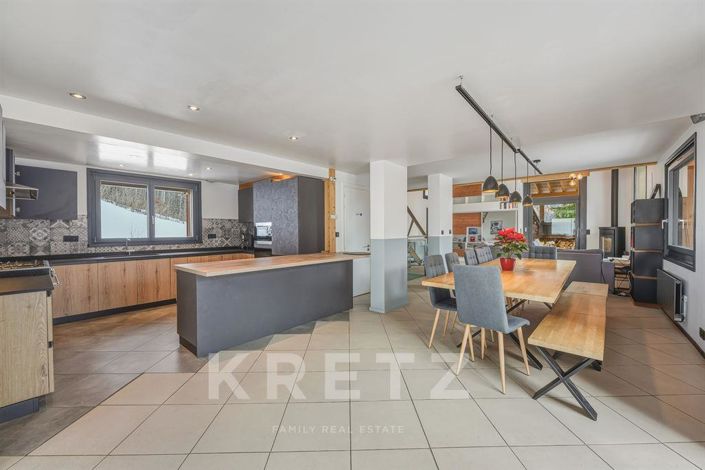 Image No.16-6 Bed House for sale