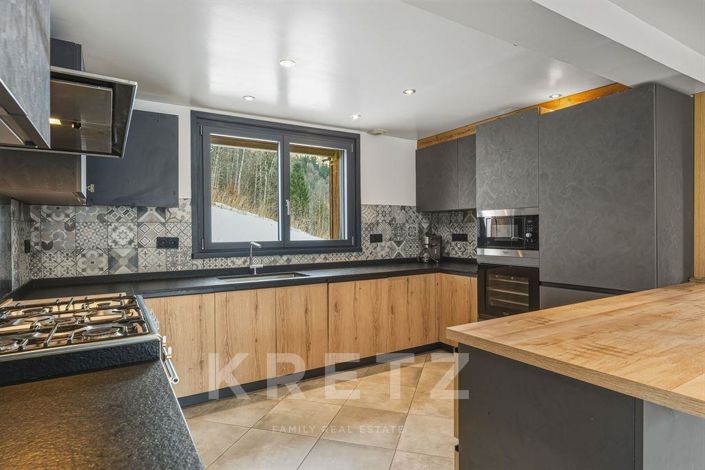 Image No.5-6 Bed House for sale