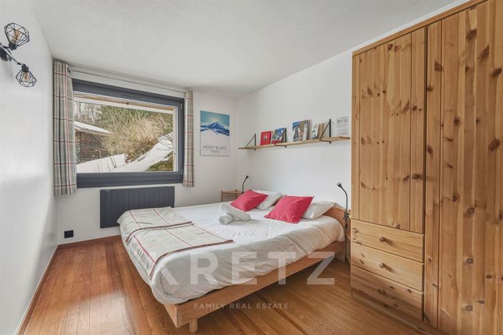 Image No.9-6 Bed House for sale