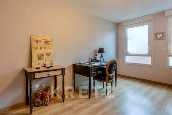 Image No.10-3 Bed House for sale