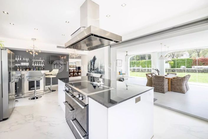 Image No.6-5 Bed House for sale