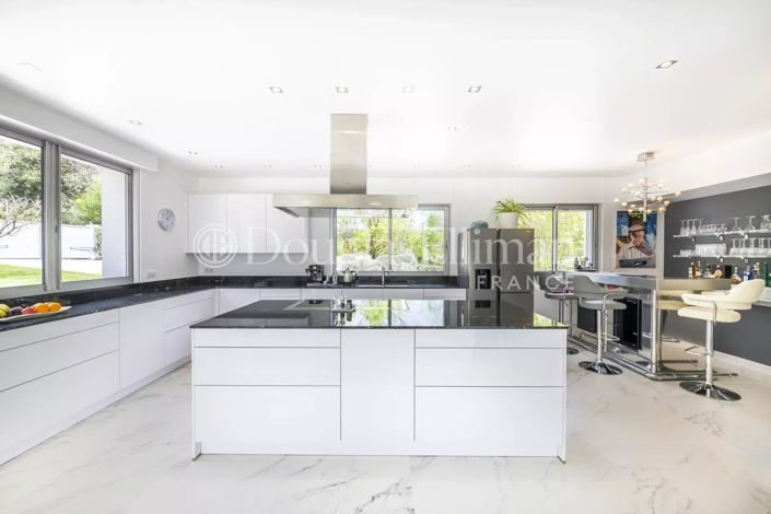 Image No.7-5 Bed House for sale