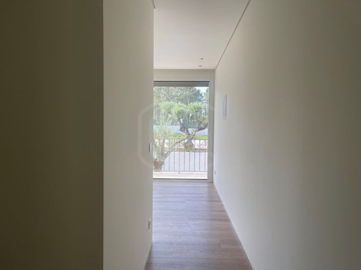 Image No.18-4 Bed House for sale