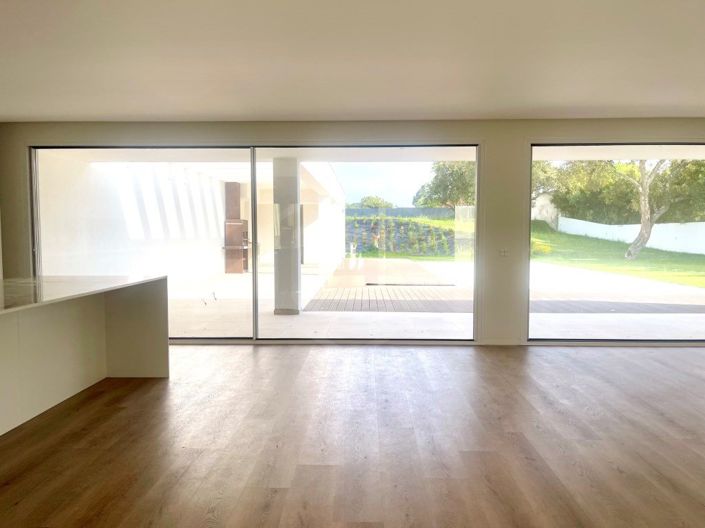 Image No.20-4 Bed House for sale
