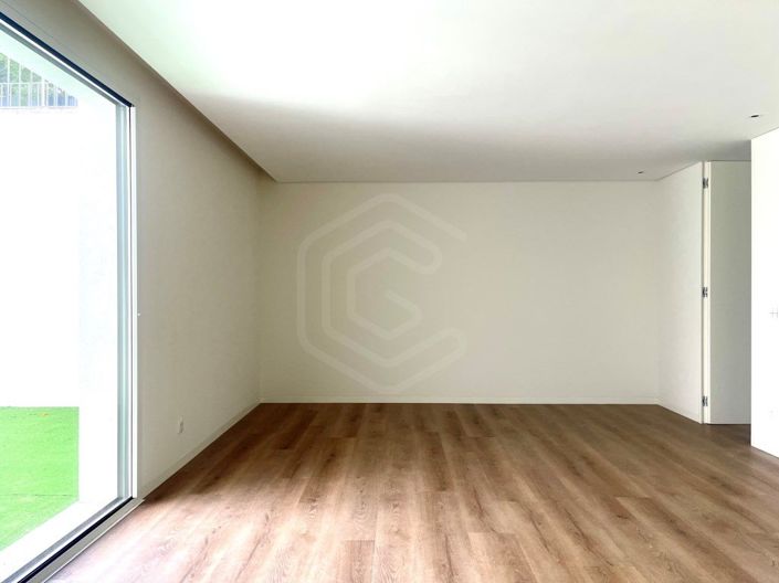 Image No.21-4 Bed House for sale