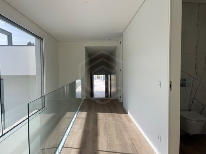 Image No.27-4 Bed House for sale