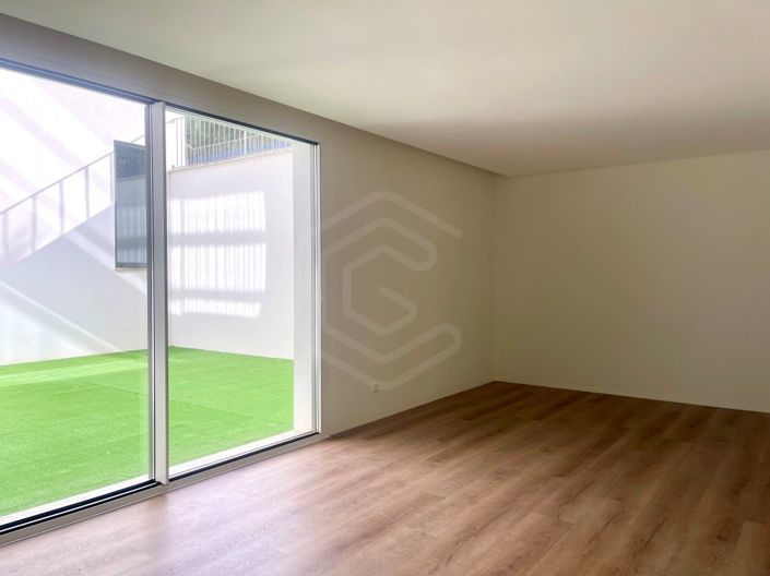 Image No.30-4 Bed House for sale