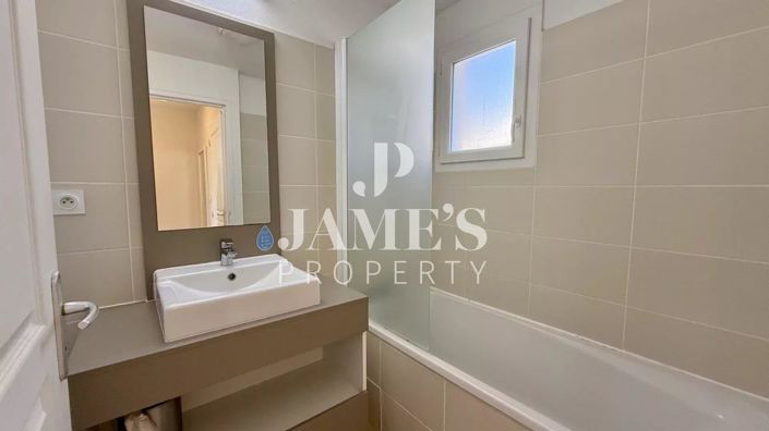 Image No.5-2 Bed House for sale