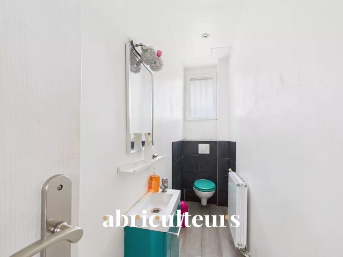 Image No.10-3 Bed House for sale