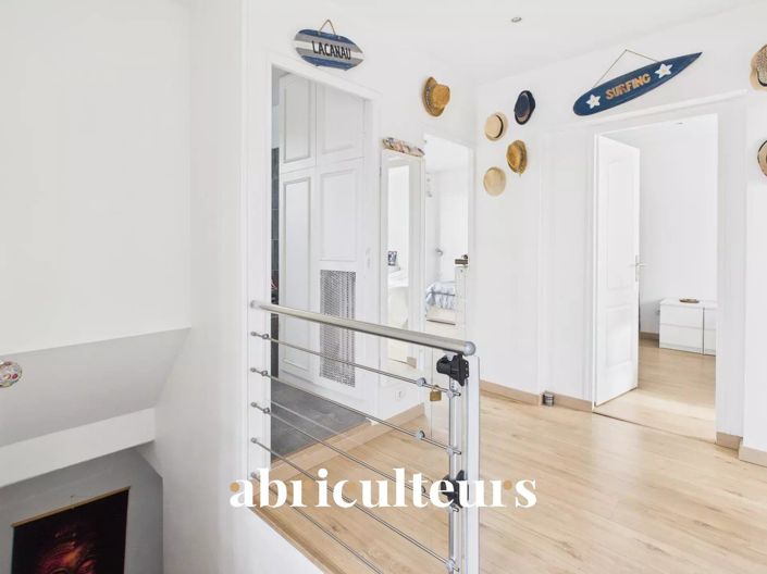 Image No.11-3 Bed House for sale