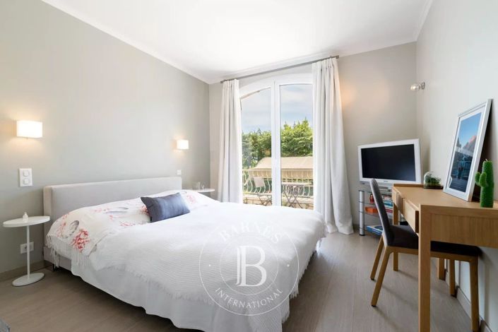 Image No.10-5 Bed House for sale