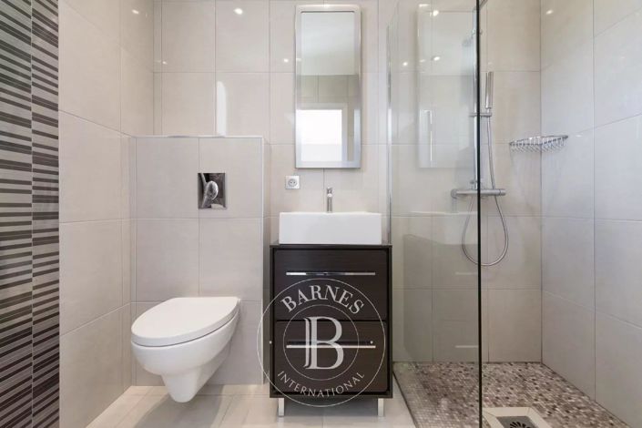 Image No.11-5 Bed House for sale