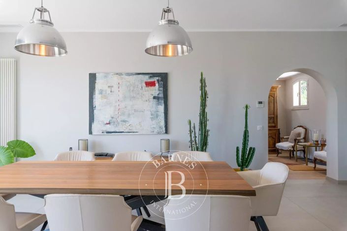 Image No.4-5 Bed House for sale